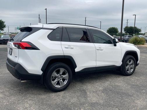 Ice Cap 2025 Toyota RAV4 XLE