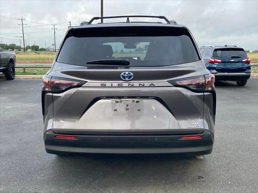 2024 Toyota Sienna XLE 8 Passenger