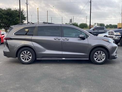 2024 Toyota Sienna XLE 8 Passenger