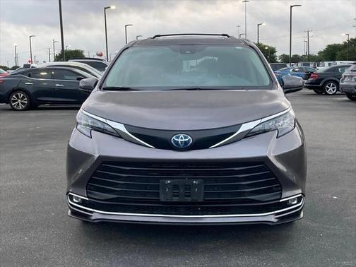 2024 Toyota Sienna XLE 8 Passenger