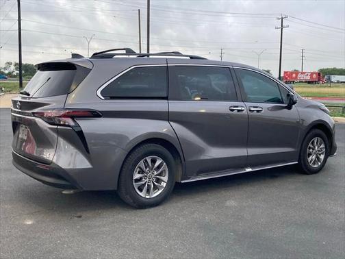 2024 Toyota Sienna XLE 8 Passenger