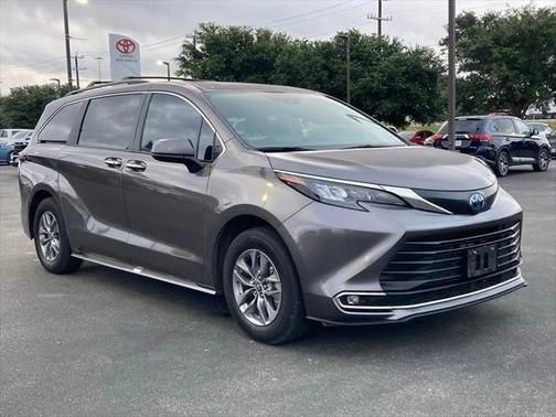 2024 Toyota Sienna XLE 8 Passenger