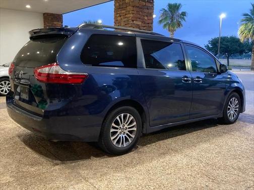 2018 Toyota Sienna XLE Premium