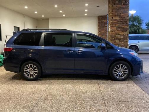 2018 Toyota Sienna XLE Premium