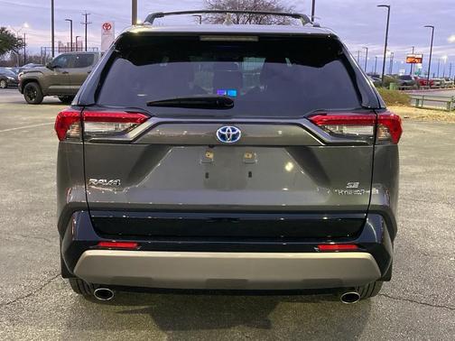 2023 Toyota RAV4 Hybrid SE