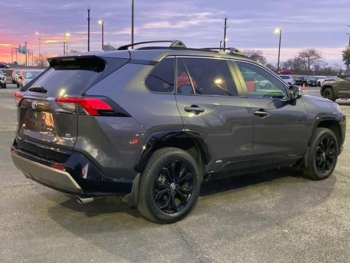 2023 Toyota RAV4 Hybrid SE