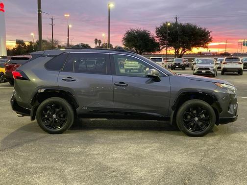 2023 Toyota RAV4 Hybrid SE