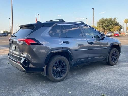 2022 Toyota RAV4 Hybrid SE