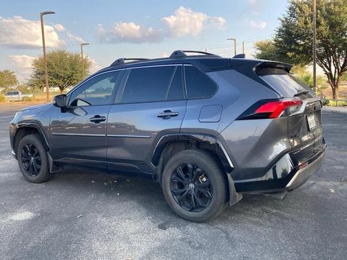 2022 Toyota RAV4 Hybrid SE