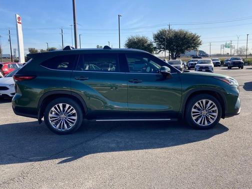 2024 Toyota Highlander Platinum