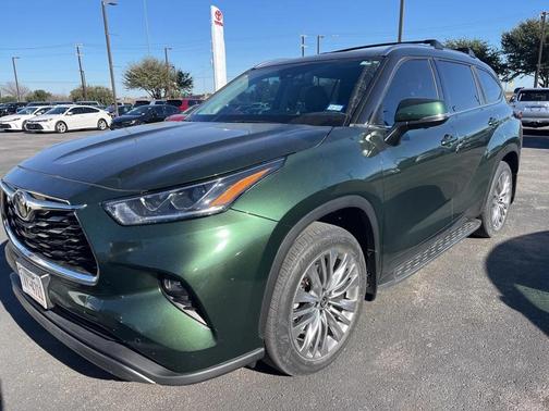 2024 Toyota Highlander LE