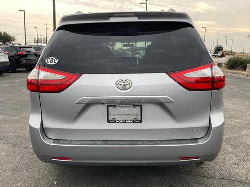 2016 Toyota Sienna LE