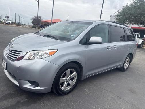 2016 Toyota Sienna LE