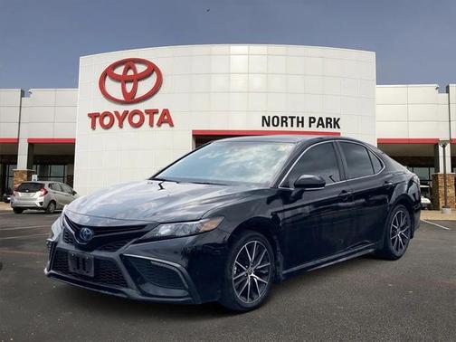 2022 Toyota Camry SE