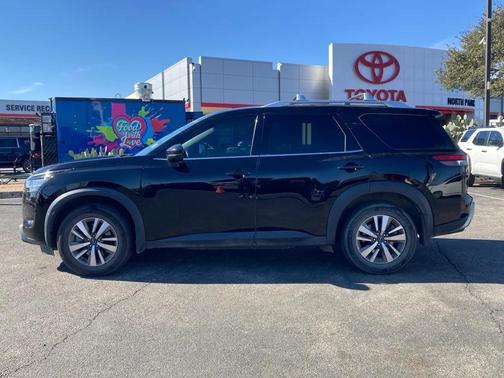 2022 Nissan Pathfinder SL 2WD