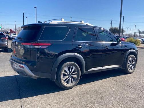 2022 Nissan Pathfinder SL 2WD