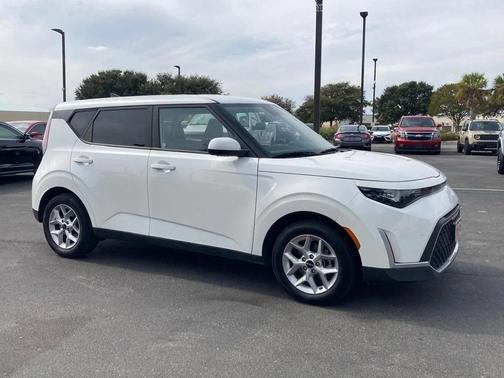 2024 Kia Soul LX