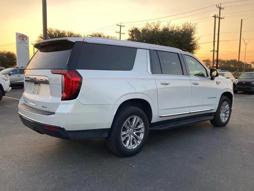 2022 GMC Yukon XL SLT