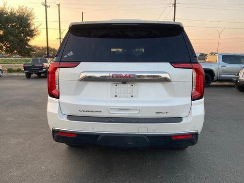2022 GMC Yukon XL SLT
