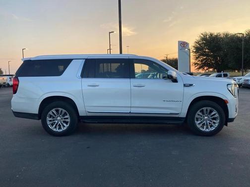 2022 GMC Yukon XL SLT
