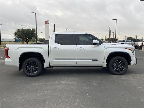 2026 Toyota Tundra Hybrid Platinum