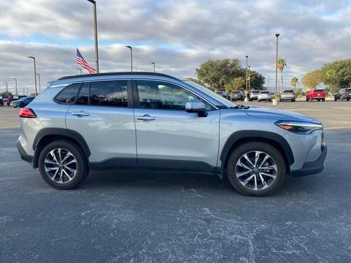 2022 Toyota Corolla Cross XLE