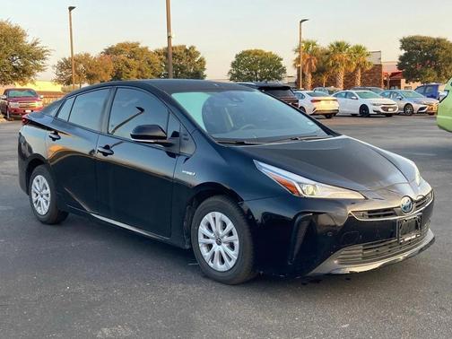 2022 Toyota Prius LE