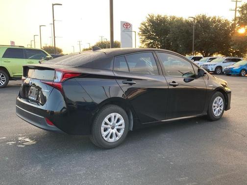 2022 Toyota Prius LE