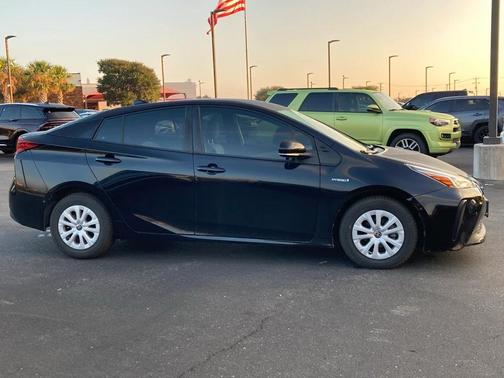 2022 Toyota Prius LE