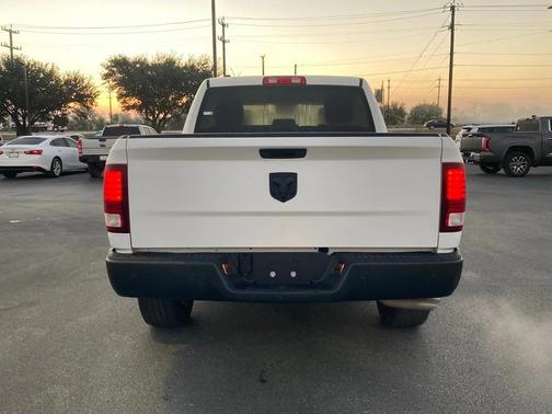 2024 RAM 1500 Classic Warlock Crew Cab 4x2 5'7' Box