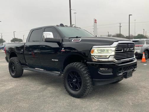 2023 RAM 2500 Laramie Crew Cab 4x4 6'4' Box