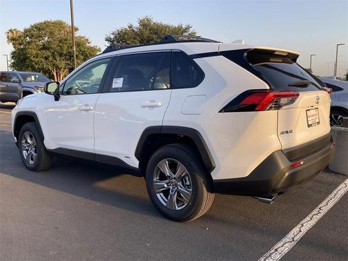 2025 Toyota RAV4 Hybrid LE