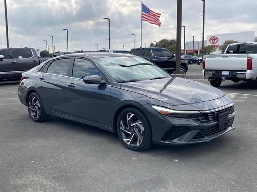 2024 Hyundai ELANTRA SEL