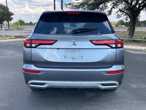 2024 Mitsubishi Outlander SE Black Edition