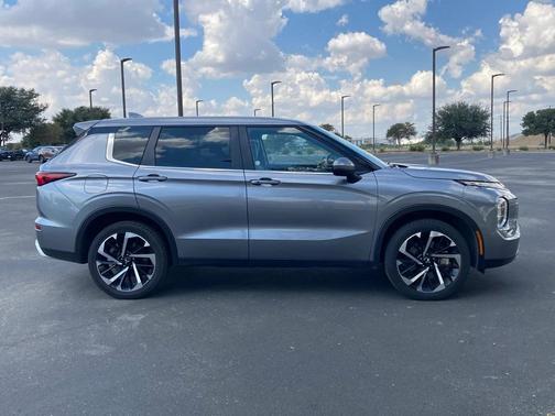 2024 Mitsubishi Outlander SE Black Edition