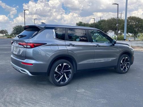 2024 Mitsubishi Outlander SE Black Edition