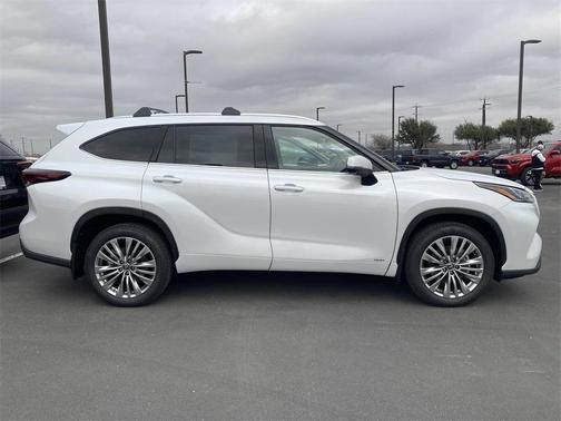 2026 Toyota Highlander Hybrid Platinum