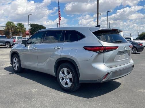 2022 Toyota Highlander LE