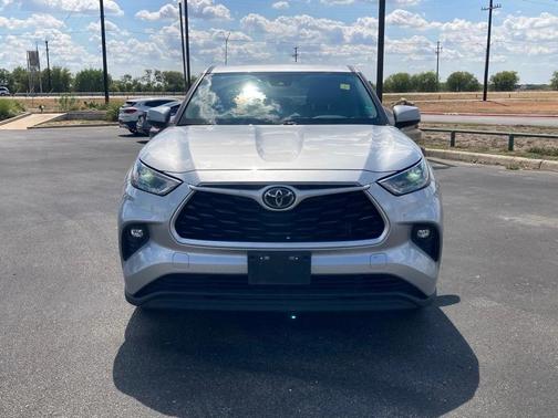 2022 Toyota Highlander LE