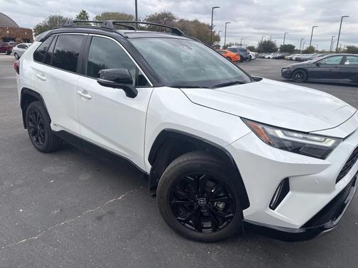 2024 Toyota RAV4 Hybrid SE