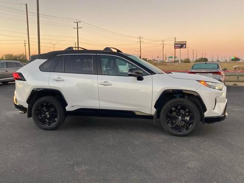 2024 Toyota RAV4 Hybrid SE