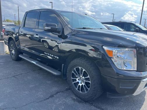 2020 Nissan Titan SV