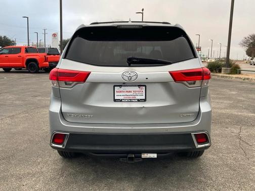 2017 Toyota Highlander Limited