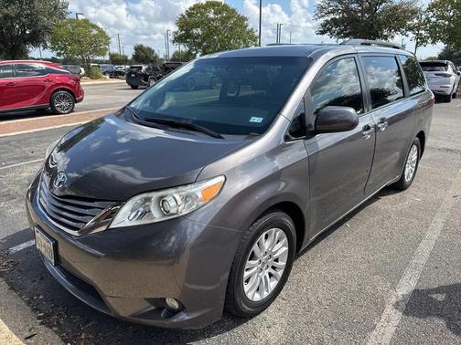 2017 Toyota Sienna XLE