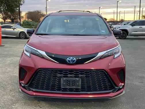 2024 Toyota Sienna XSE 7 Passenger