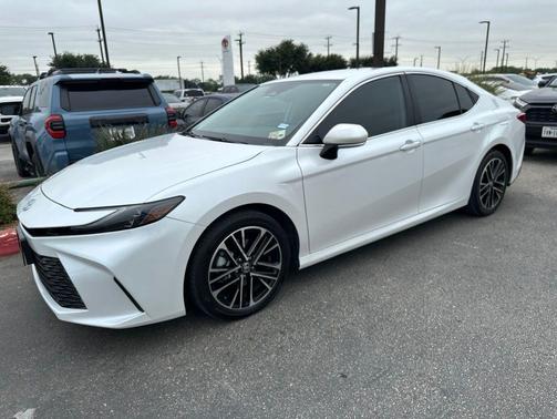 Wind Chill Pearl 2025 Toyota Camry XLE