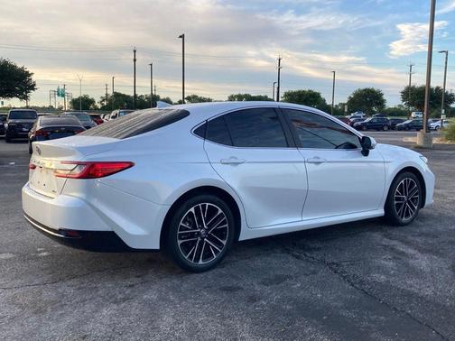 Wind Chill Pearl 2025 Toyota Camry XLE
