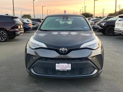 2022 Toyota C-HR XLE