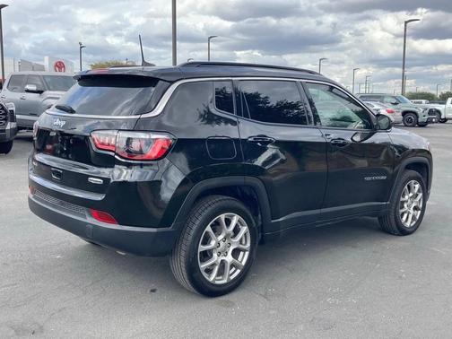 2022 Jeep Compass Latitude Lux