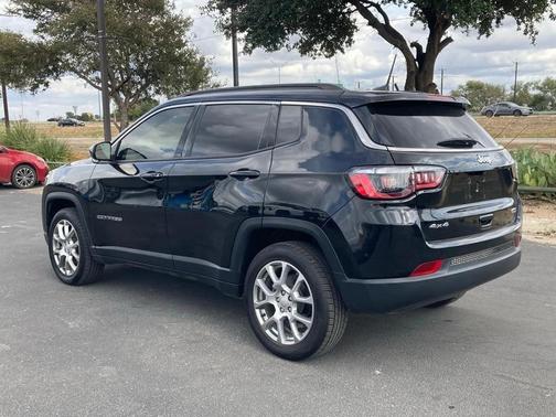 2022 Jeep Compass Latitude Lux